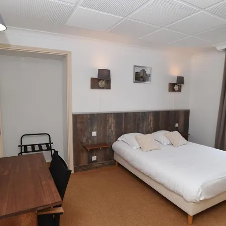 Logis Du Commerce 2* Quintin
