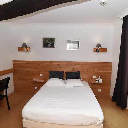 Logis Du Commerce 2* Quintin